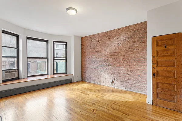 Rented by R New York | media 8