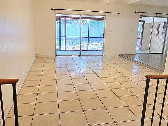 3rd image of 3215 Netherwood Dr