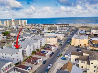 127 40th St APT 1E, Sea Isle City, NJ 08243