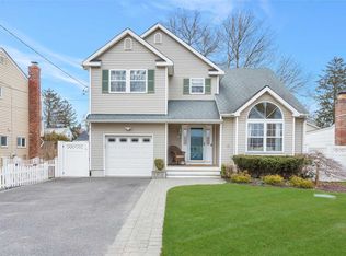 32 Ross Ave, Melville, NY 11747