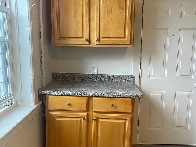 178 Howe Ave #3 — Photo 4