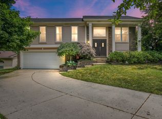 41296 Village Lake St, Novi, MI 48375