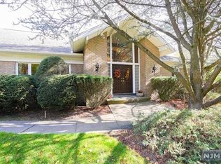39 E Crescent Ave, Mahwah, NJ 07430