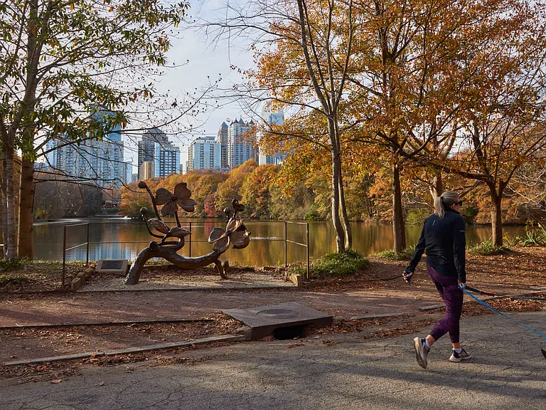 0.8 miles away from Piedmont Park!