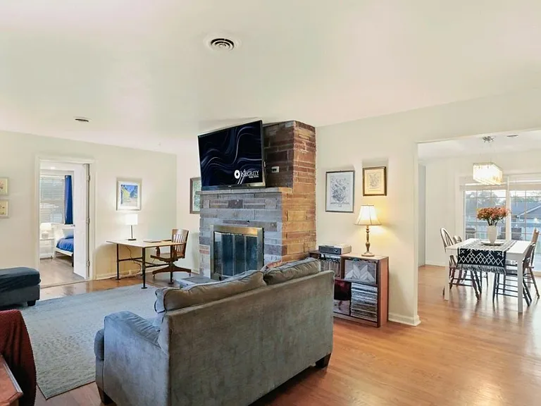 13715 Dixie Dr — Photo 1
