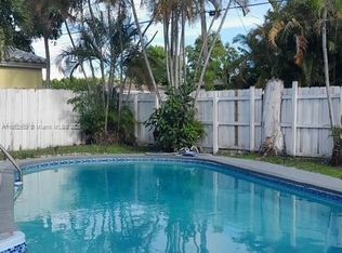 1214 NE 180th St, North Miami Beach, FL 33162