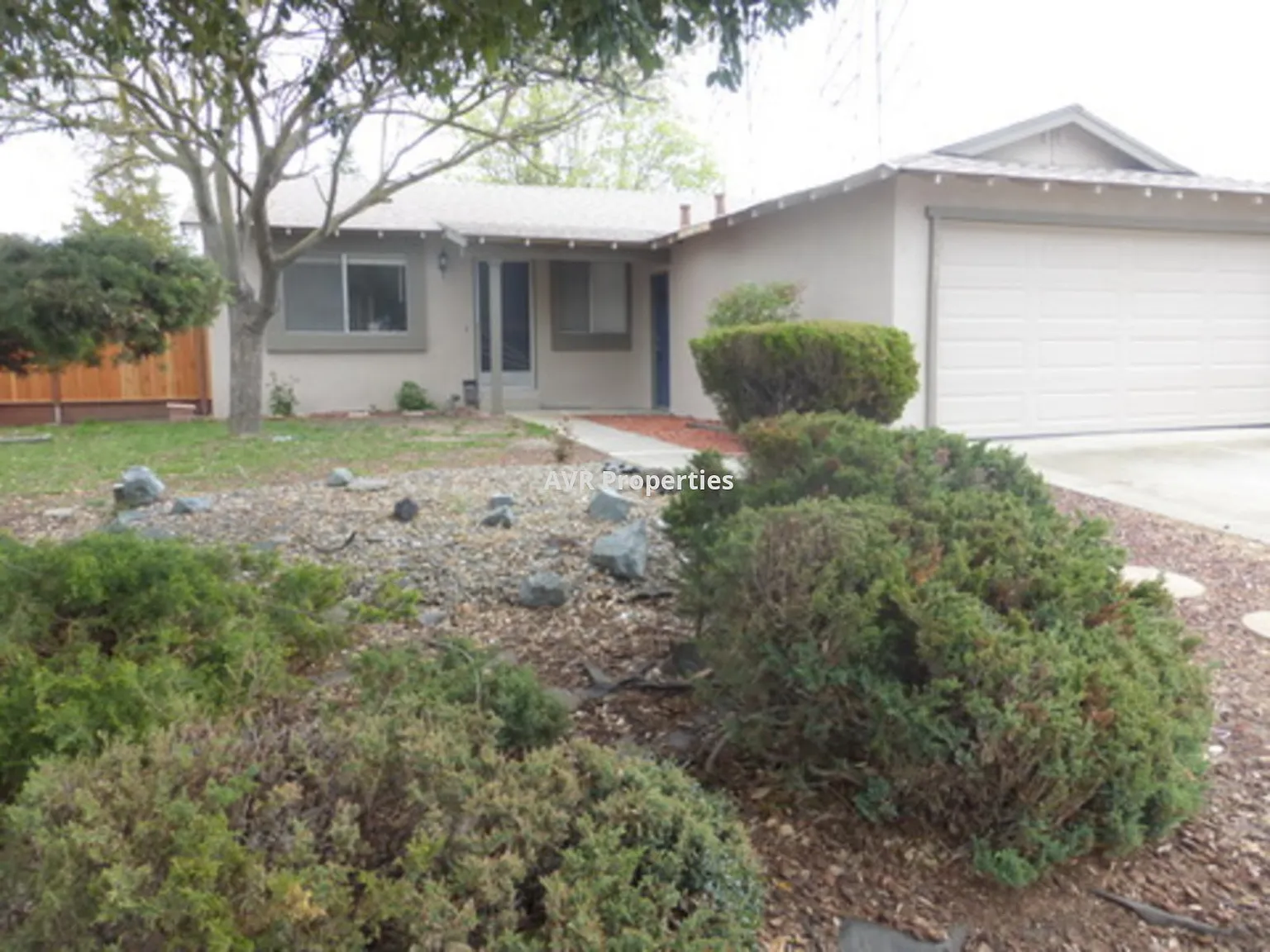 1589 Heather Ln photo 1