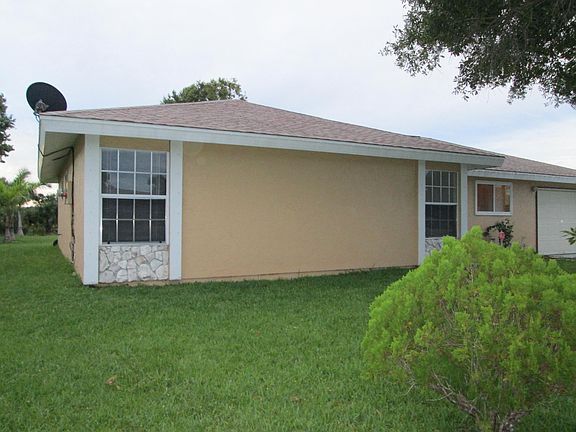 2nd image of 1612 SE Cascella Court