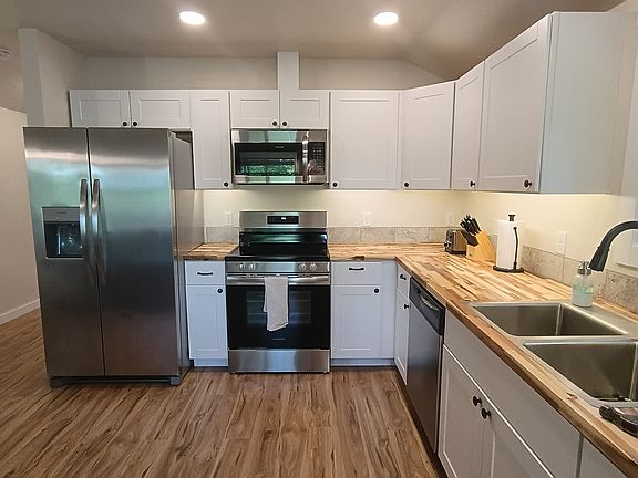 4th image of 14 Wapiti Way