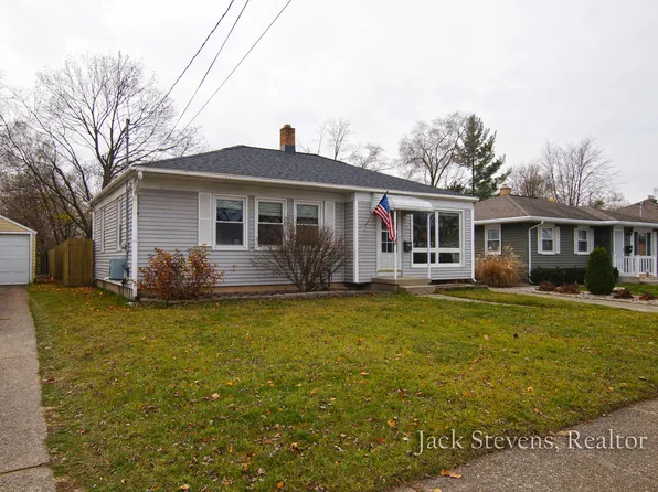 1314 Oaklawn St NE, Grand Rapids, MI 49505