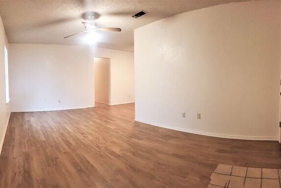 3rd image of 311 Briar Cir W