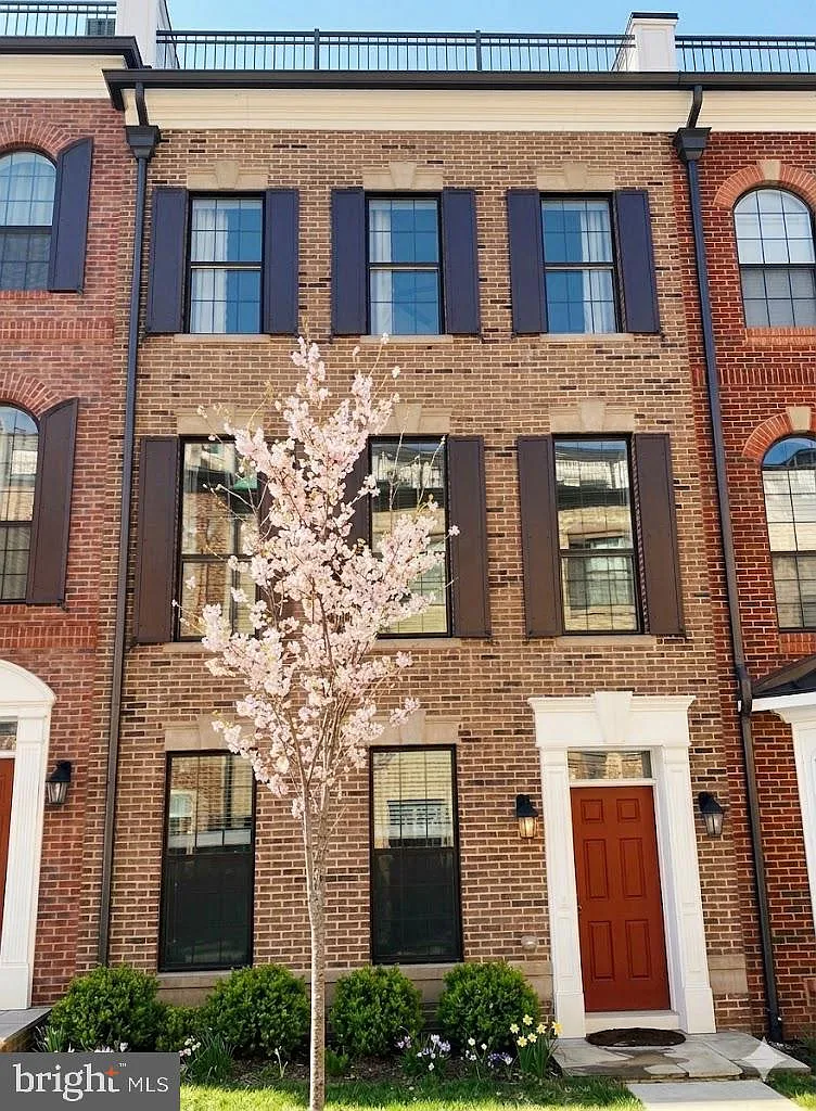 Potomac Overlook Condo — Photo 1