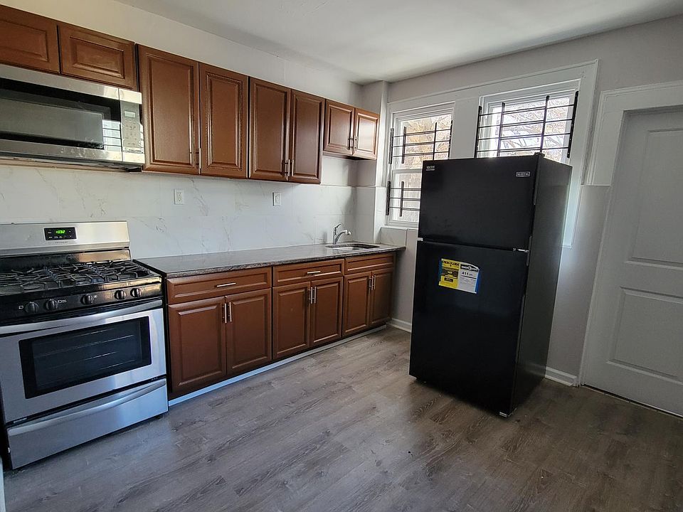 1st image of 166 Garside St APT 1