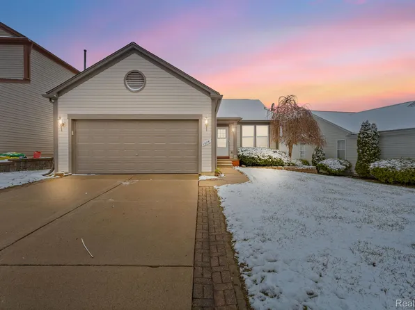 1575 Pebble Beach Dr, Pontiac, MI 48340