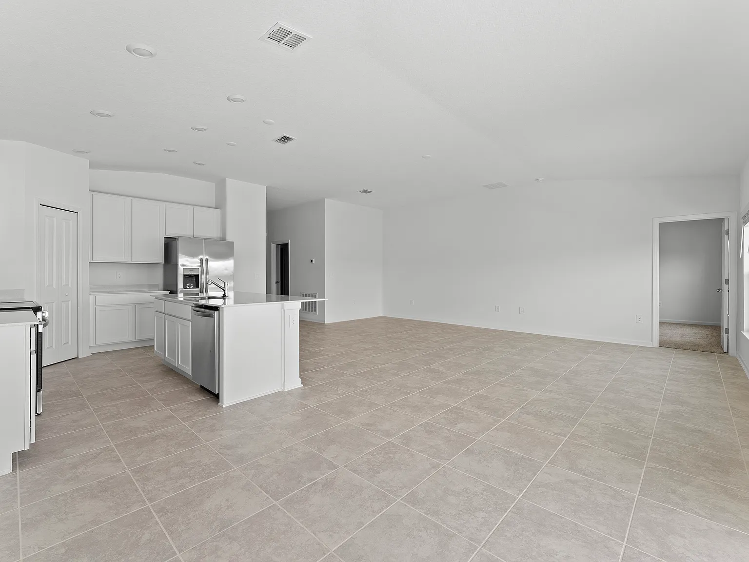 4 bed, 2000 sqft, $2,650 — Photo 2