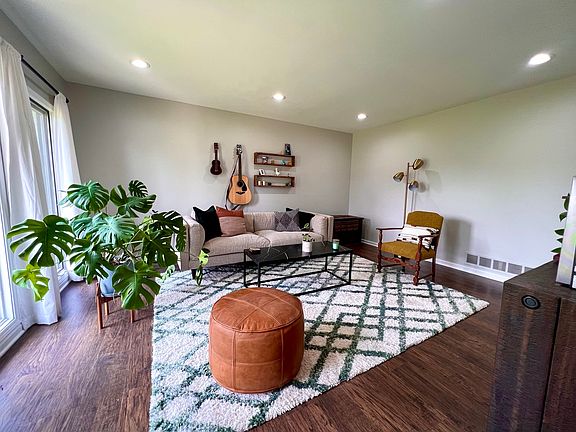 2nd image of 2119 Dartmoor Dr