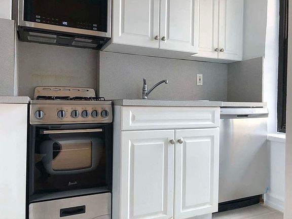 3rd image of 101 7th Ave #11I