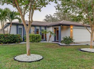 8321 Somerset Dr, Largo, FL 33773