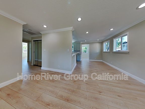 4th image of 3972 1st Ave