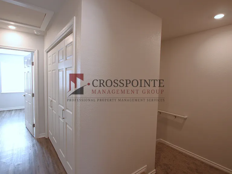 1927 Lindbergh Dr #301 — Photo 44