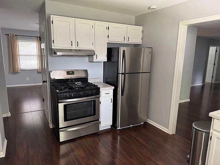 209 W Royal Dr — Photo 3