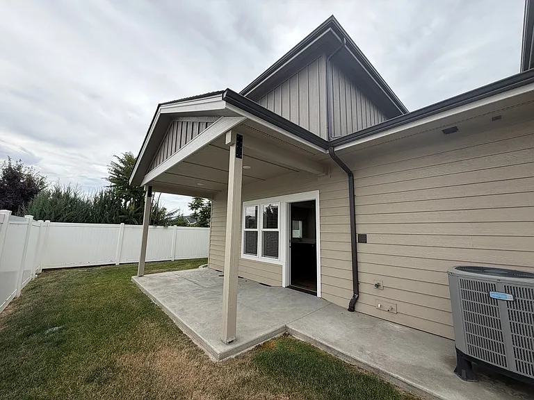 915 N Western Ave — Photo 21