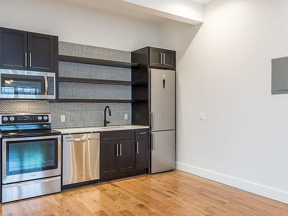 5th image of 194 Montrose Ave #3A