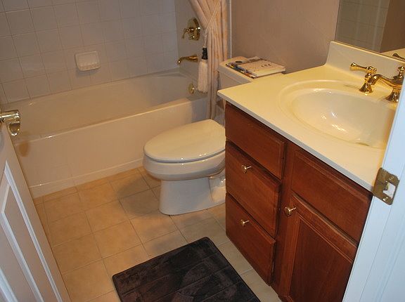 5th image of 550 S Commons Ct #490