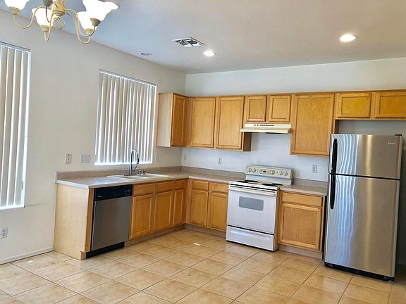 4th image of 941 E Sherri Dr