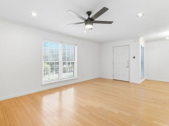 4th image of 900 S Lamar Blvd APT 210