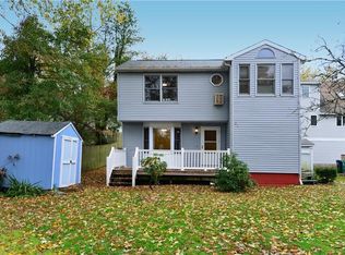 31 Sheffield St, Warwick, RI 02889