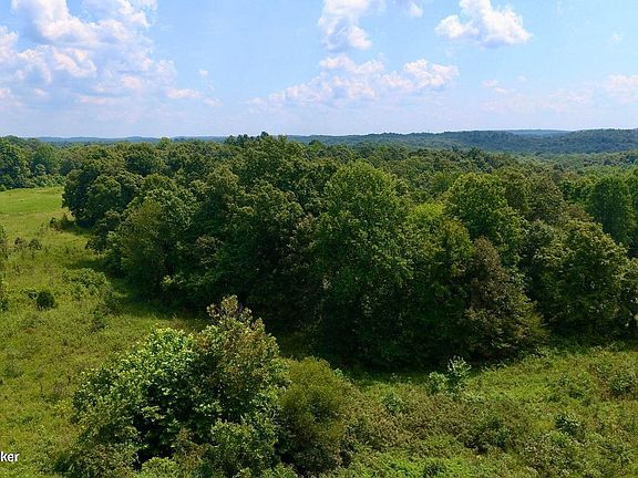 3rd image of 401 Fox Run Rd