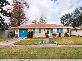 1913 S Forest Lawn Dr, Gretna, LA 70056