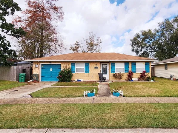 1913 S Forest Lawn Dr, Gretna, LA 70056