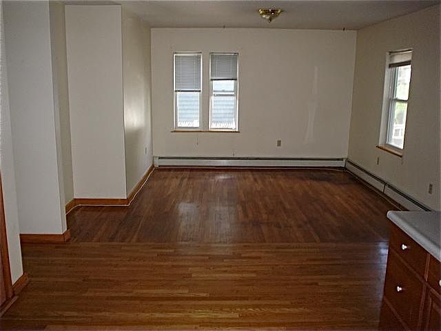 2nd image of 551 Washington St #Rent1
