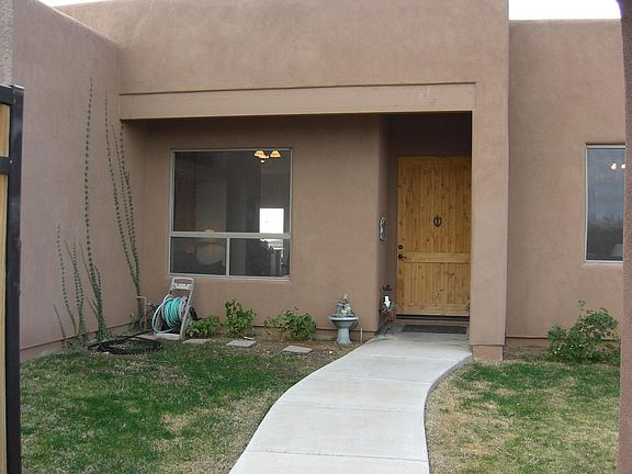 Gated front, private courtyard