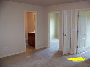 1557 Creek Bend Ln, Lawrenceville, GA 30043