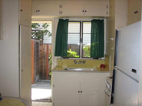 5th image of 243 Kipling St