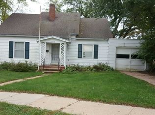 102 Elroy St, Elroy, WI 53929