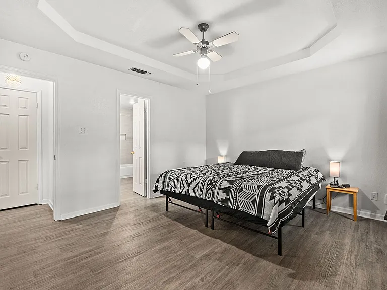 2210 Barry Dr — Photo 13