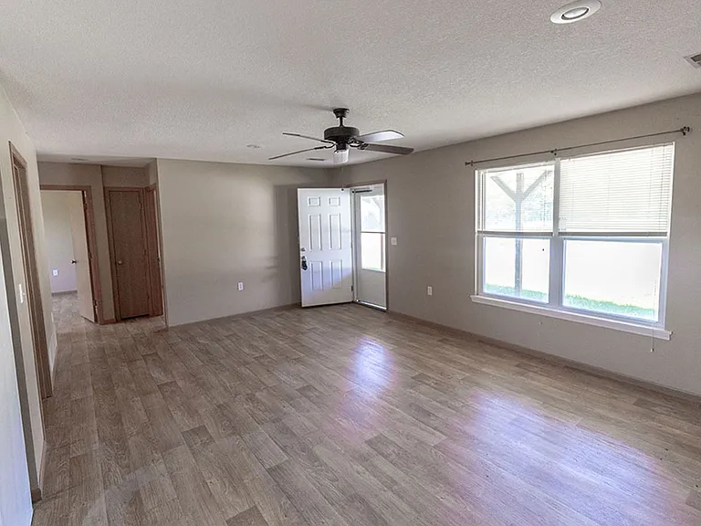 1544 Florence Dr — Photo 5