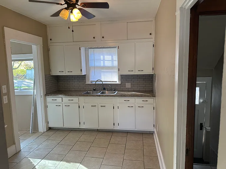 1633 Bancroft Ave — Photo 4