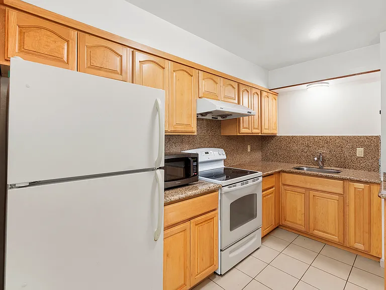 592 Corbett Ave #592 — Photo 5