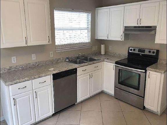 5th image of 1319 Sterling Point Dr