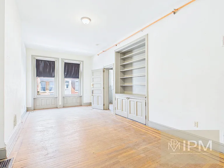 142 E Philadelphia St — Photo 2
