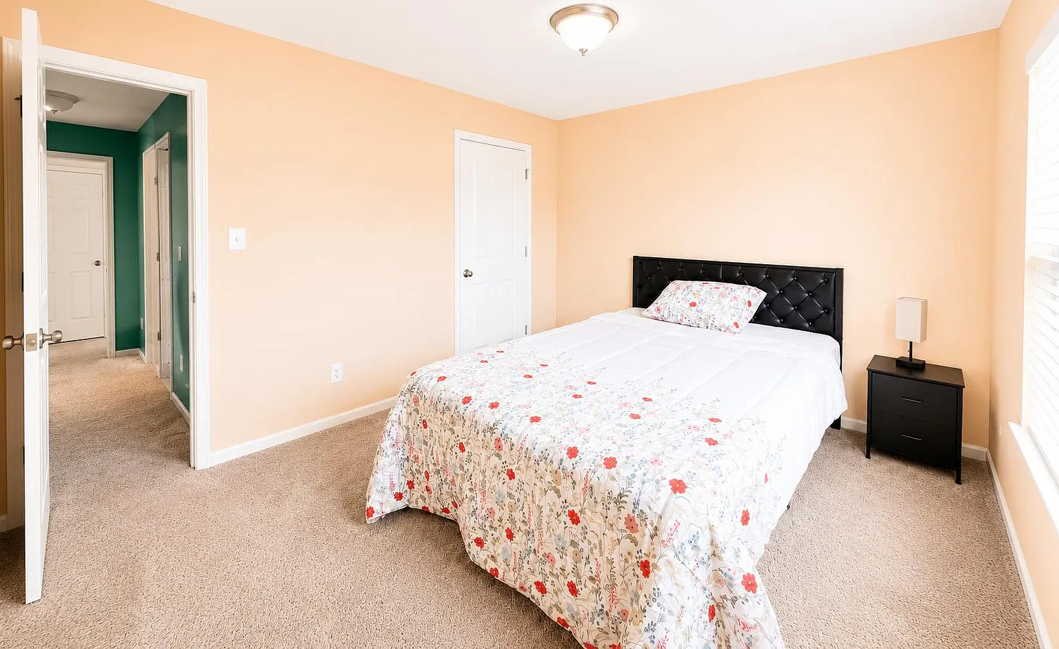 4 bed, 3.0 bath, 2626 sqft, $1,048 — Photo 1