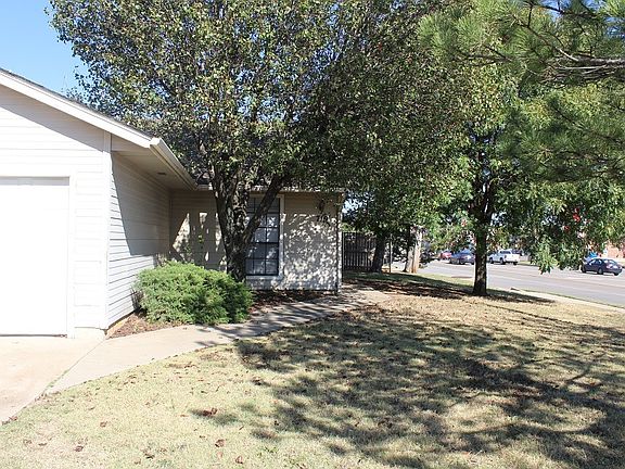 3rd image of 719 NE 11th St