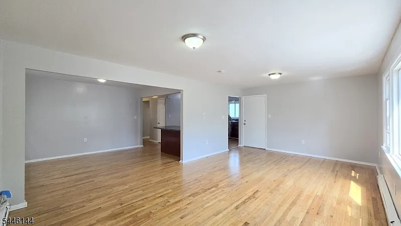 3 bed, 1.5 bath, 1400 sqft, $2,600 — Photo 3