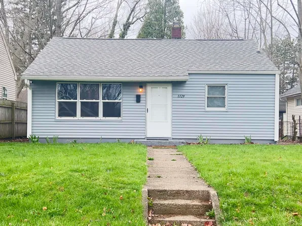 1329 Fremont St, South Bend, IN 46628
