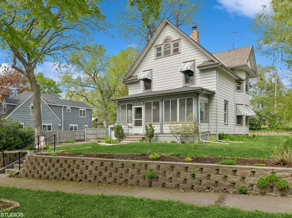 2375 Doswell Ave, Saint Paul, MN 55108